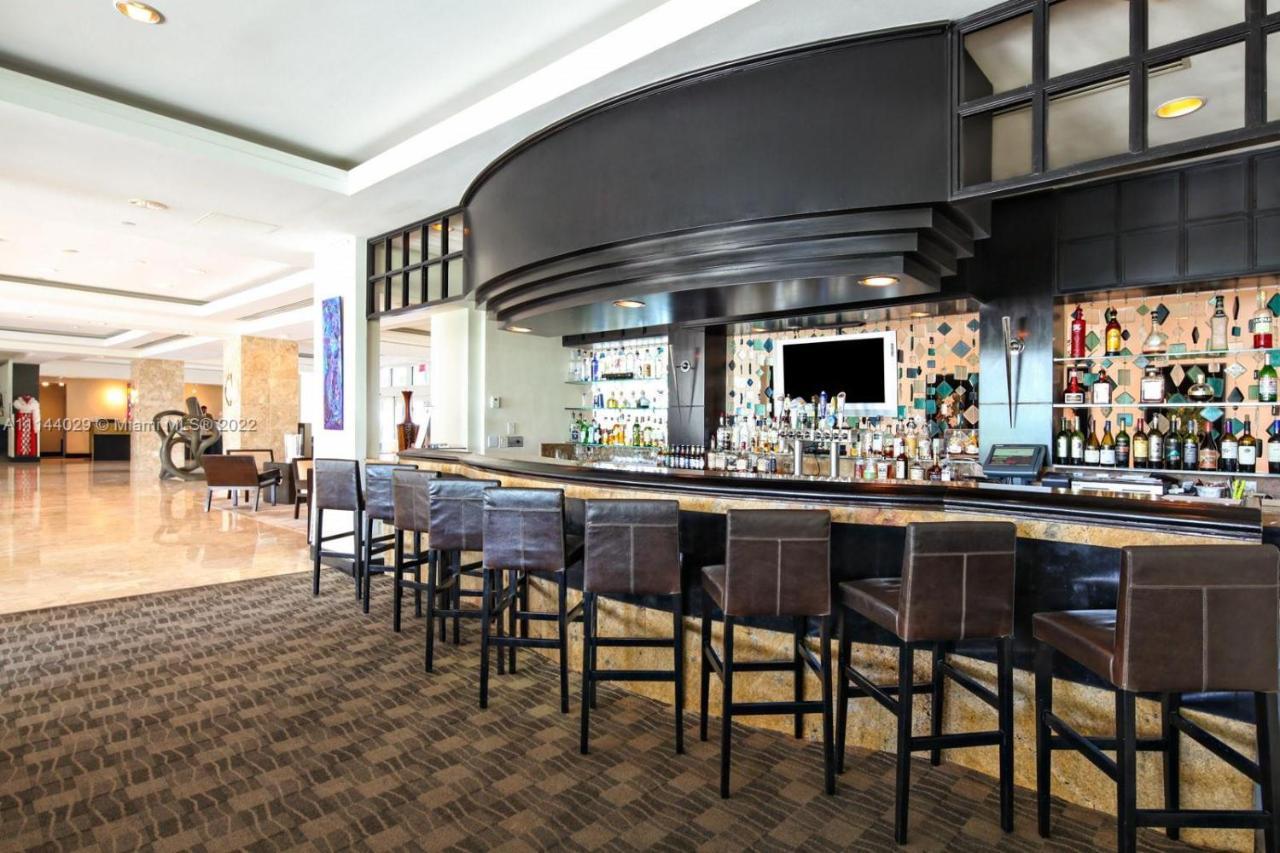 Gallery One - A Doubletree Suites By Hilton Hotel Fort Lauderdale Exterior photo