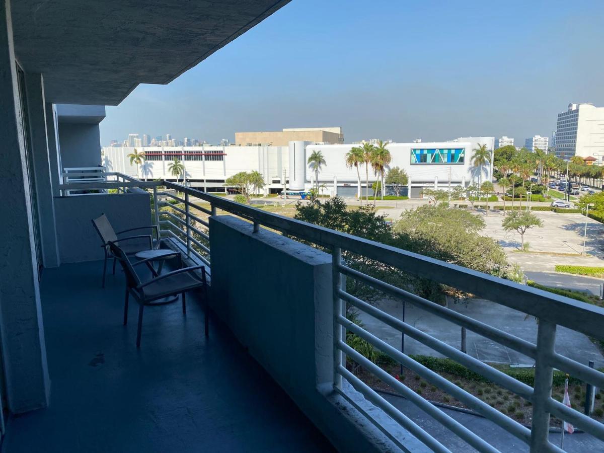 Gallery One - A Doubletree Suites By Hilton Hotel Fort Lauderdale Exterior photo