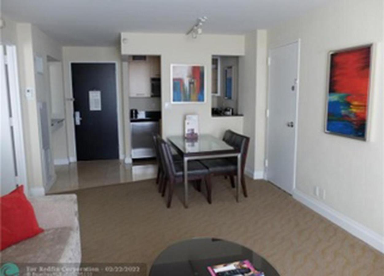 Gallery One - A Doubletree Suites By Hilton Hotel Fort Lauderdale Exterior photo