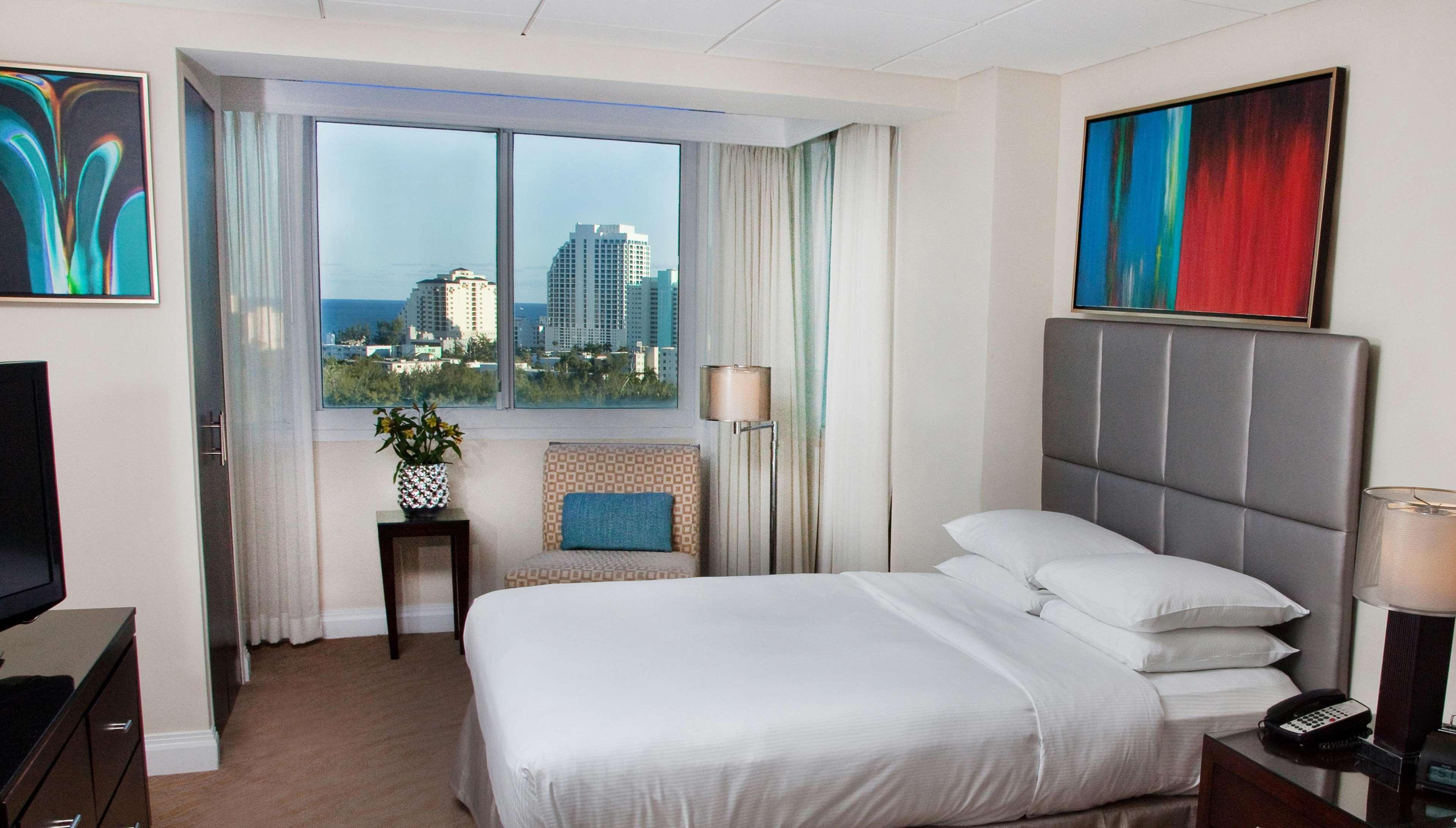 Gallery One - A Doubletree Suites By Hilton Hotel Fort Lauderdale Exterior photo