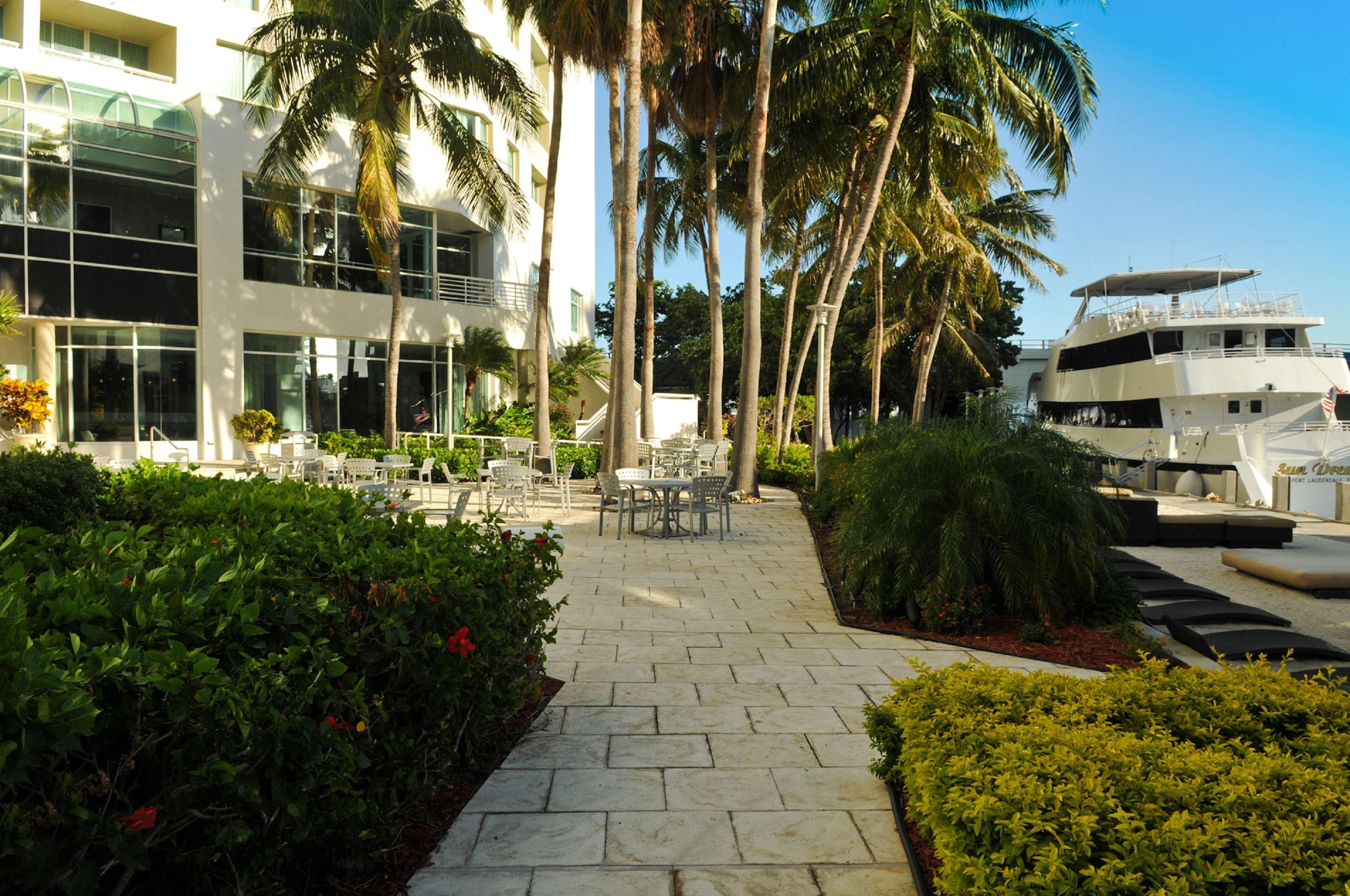 Gallery One - A Doubletree Suites By Hilton Hotel Fort Lauderdale Exterior photo