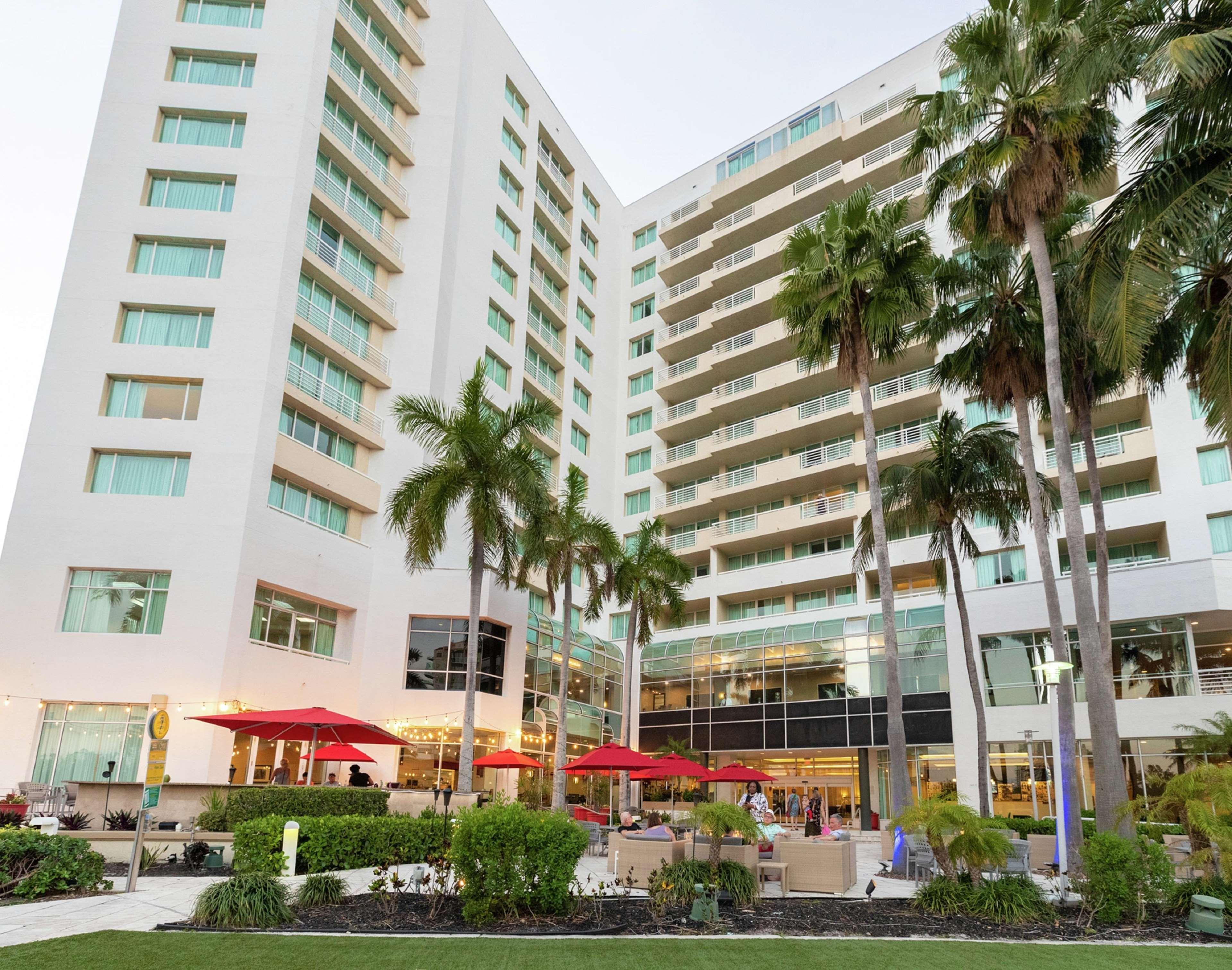 Gallery One - A Doubletree Suites By Hilton Hotel Fort Lauderdale Exterior photo