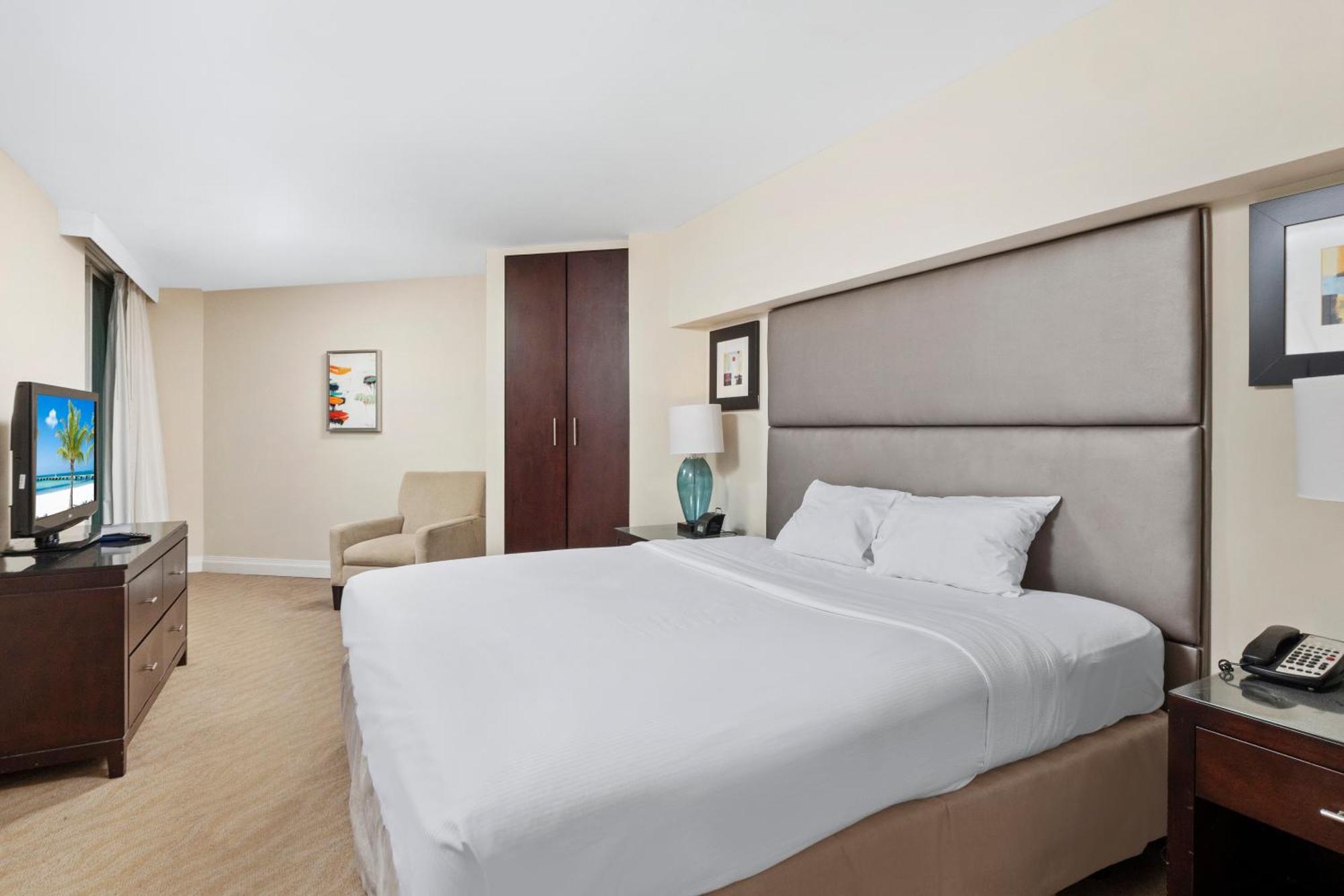 Gallery One - A Doubletree Suites By Hilton Hotel Fort Lauderdale Exterior photo